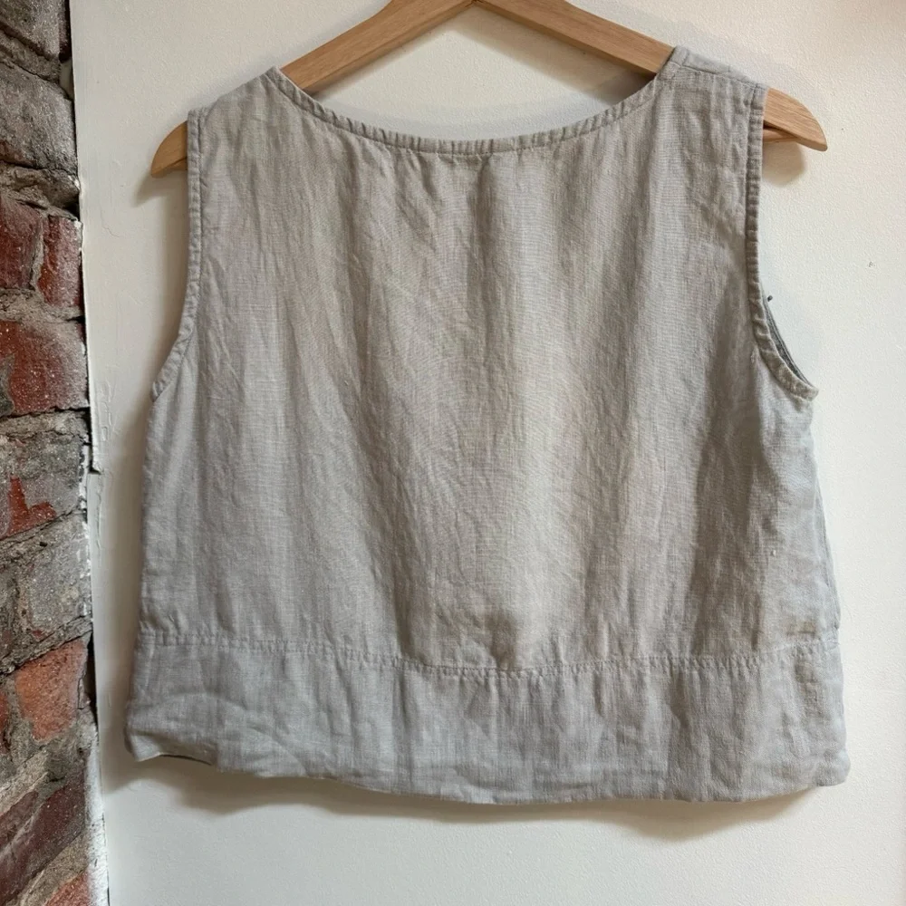 Linenfox Hand-Embroidered Floral Crop Tank - Picture 6 of 8
